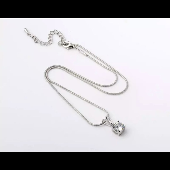 White cubic zircon stud earring necklace set - Picture 5 of 5